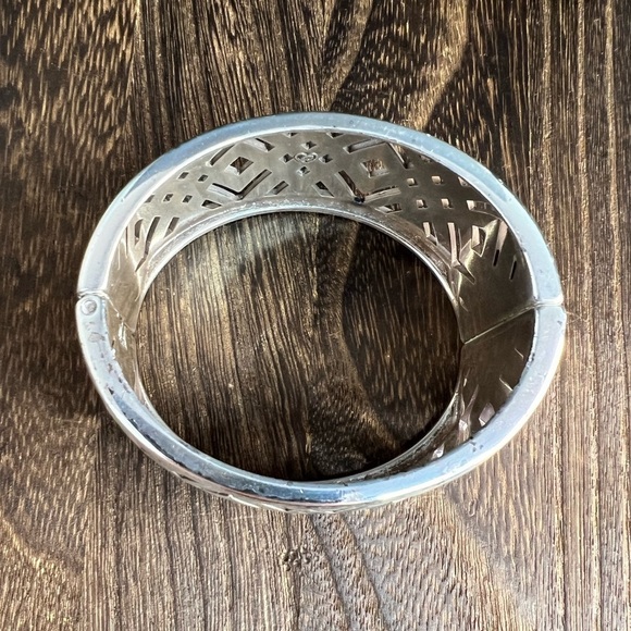 Brighton Chevron Pattern Silver Toned Oval Shaped Clamper Bracelet 6.5” B32 - Picture 4 of 4